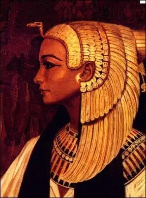 Quel surnom prend-elle lorsqu'elle devient reine ?