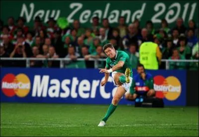 Ouvreur irlandais et frachement retrait, j'ai pass toute ma carrire  la province irlandaise du Munster. Clbre pour ma science du jeu d'occupation et un mental d'acier, j'accumule les trophes et les records  tous les niveaux (provinciaux, europens et internationaux). Je suis :