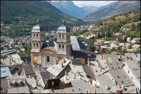 Je vous emmne maintenant  Brianon ( Hautes-Alpes ), o la ville est chef-lieu ...