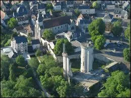 La commune de Mehun-sur-Yvre ( Cher ) est chef-lieu ...