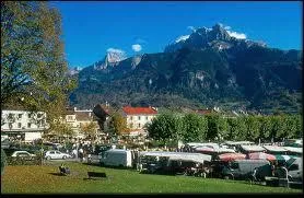 Nous allons faire un petit tour  Sallanches ( Haute-Savoie ). La ville est chef-lieu ...
