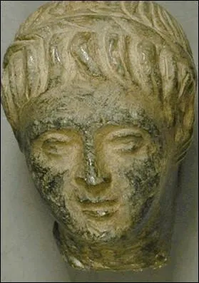 Un fils nat alors de l'union entre Cloptre et Csar. Comment la foule d'Alexandrie le surnomme-t-elle rapidement ?