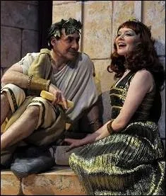 Assez curieusement, que se passe-t-il  la suite de cette entrevue dterminante ?