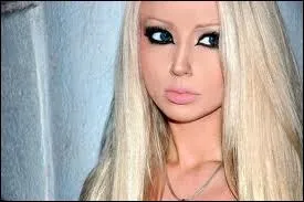 Comment s'appelle la  Barbie vivante  ?