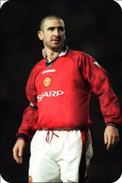 Eric Cantona joue encore au football :