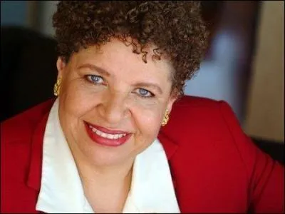 Comment s'appelle l'actrice qui joue le rle de Mme Dabney ?