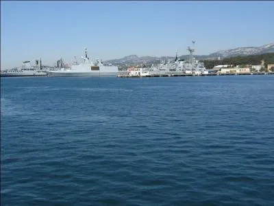 Pouvez-vous complter les paroles de la chanson de Raoul de Godewarsvelde :  Quand la mer monte, j'ai honte. Quand elle descend ...  