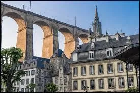 Nous restons en Bretagne et nous partons  Morlaix ( Finistre ), o la ville est chef-lieu ...