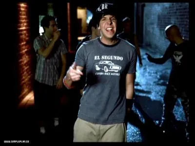 A quelle chanson correspond ce clip ?