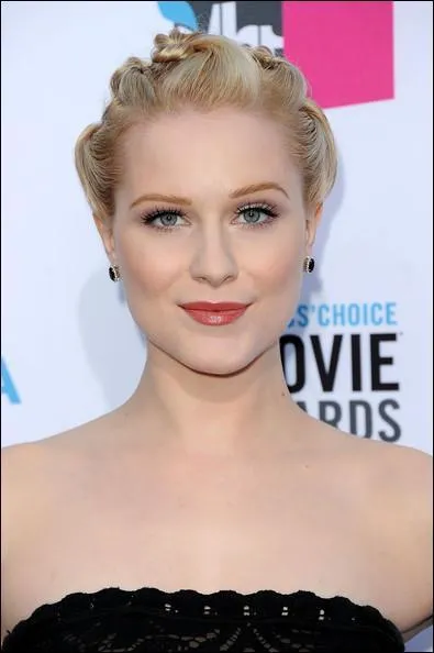 Qui est cette blonde ?