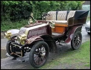 De la saison 1 à la saison 4, quelle marque de voiture conduisent les acteurs ?