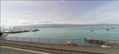 Ce pays est form de 26 cantons :