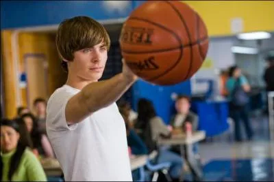 Comment s'appelle l'quipe de basket o joue Mark ?