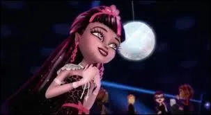 Qui Draculaura aime-t-elle vraiment ?