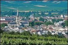 Je me rends  pernay ( Marne ), o la ville est chef-lieu ...