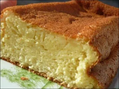 Ce gteau gonfl sur toute sa surface, lger, sucr et trs moelleux, est connu dans la rgion champenoise pour finir une bouteille de champagne et tre dgust avec un verre de champagne. C'est le :