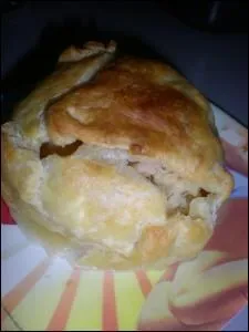 On raconte que l'impratrice Josphine, passant  Rethel, fit arrter sa voiture devant une ptisserie et demanda une rabote qu'elle trouva dlicieuse. Quel fruit est entour de pte et cuit au four ?