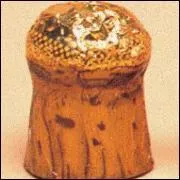 Pour clore le repas, savourez un chocolat prsent dans un papier d'aluminium imitant le bouchon de lige. Cr dans les annes 1950, il est rserv aux adultes. Que contient-il ?