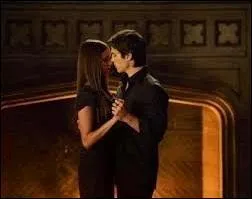 Avec qui Elena veut-elle passer le reste de sa vie ?