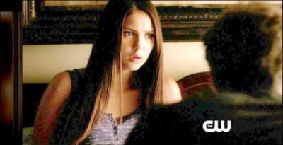 Dans l'pisode 1 de la saison 4, en quoi Elena a-t-elle t transforme ?