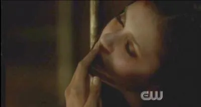 Comment Elena achve-t-elle sa mutation ?