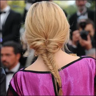 Cette coiffure est une tresse ...