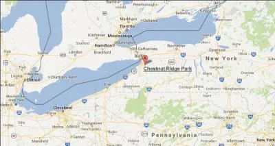 Derrire une chute d'eau prs de New York  Chestnut Ridge Park, on peut trouver :