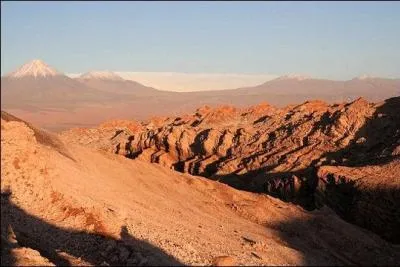 Dans quel pays se situe le dsert d'Atacama le plus aride du monde, puisqu'il y pleut entre 2 et 4 fois par sicle ?