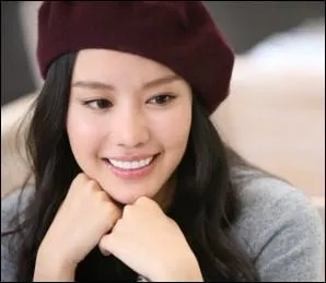 Comment s'appelle cette actrice ?