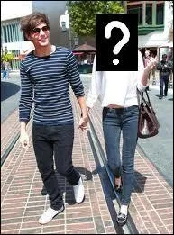 Comment s'appelle la petite copine de Louis ?