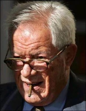 Février : Il était numéro deux d'Elf Aquitaine mais il a trempé dans des affaires pas très nettes (frégates de Taïwan) qui l'ont obligé à s'enfuir aux Philippines.