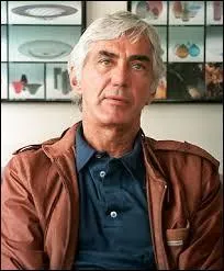 Mars : John DeLorean restera célèbre pour avoir créé une voiture : la DMC-12 qui joua un rôle important dans...