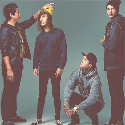 Avec qui Pierce The Veil partage-t-il un duo dans  King For A Day  ?