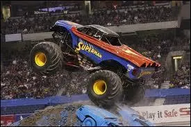 Place aux superhros ! Voici Superman en plein vol mais y a-t-il un truck Spider-Man ?