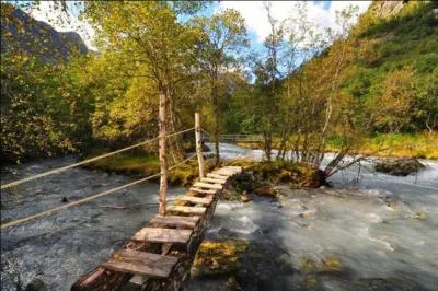 En 1957, cette star,  prsent disparue, interprta  Young and Beautiful  !