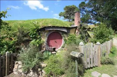 Comment s'appelle la demeure familiale des Sacquet ?