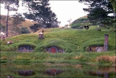 Dans quel pays devez-vous vous rendre pour visiter le village hobbit ?