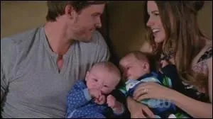 Dans quelle saison Brooke tombe-t-elle enceinte de ses jumeaux ?