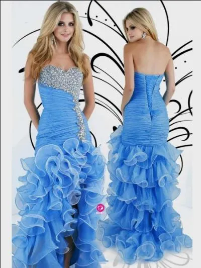 Quel est le nom de ce tissu assez rigide, lger et soyeux, dans laquelle est confectionne cette vaporeuse robe du soir ?