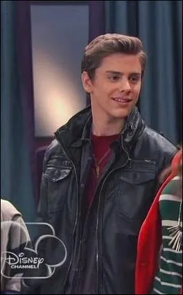 Le style du garon avec qui elle sort est plutt :