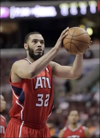 Qui est ce joueur des Hawks ?