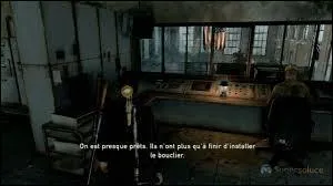 Quels animaux Joel et Ellie trouvent-ils en arrivant dans la dernire ville ?