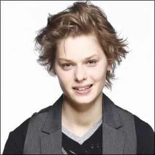 Comment s'appelle cette fille ?