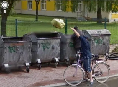 Ce superbe lanc de sac-poubelle a t immortalis :