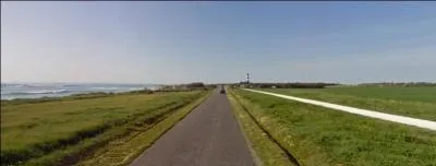 Cette le est surnomme la  lumineuse  :