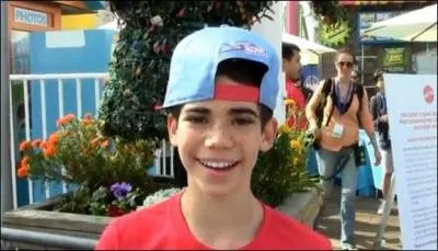 Quelles sortes de photos poste-t-il souvent sur Twitter ?