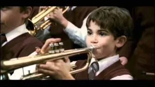 Il a fait des apparitions dans des spots publicitaires et des clips dont celui de :