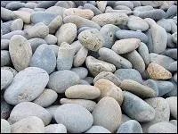 Je suis la 5me plus grande ville de France, je me situe dans la mme rgion que la 2me plus grande ville du pays, ma plage est recouverte de galets, qui suis-je ?