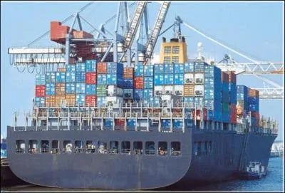 J'appartenais autrefois au territoire de la Bretagne, je suis une ville trs dveloppe, je ne me situe pas au bord de la mer, j'ai laiss ma place  un grand port de la cte atlantique, qui suis-je ?