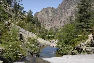 Je suis un chef-lieu de rgion, un peu diffrent des autres, je me situe dans une rgion touristique, ma rgion est traverse par le GR 20, qui suis-je ?